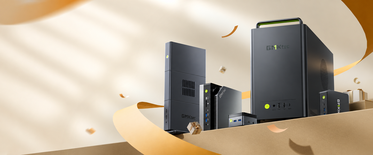 GMKtec Mini-PCs vor einem dekorativen Hintergrund in Beige und Gold.